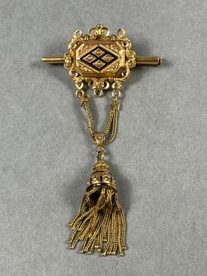 Broche en or deux tons (750/00) ciselé, partiellement émaill…