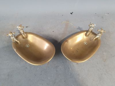 paire de boucles d'oreilles en laiton plaqué or rehaussées de cristaux