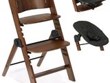 une chaise haute en bois avec un siège noir et une chaise haute marron