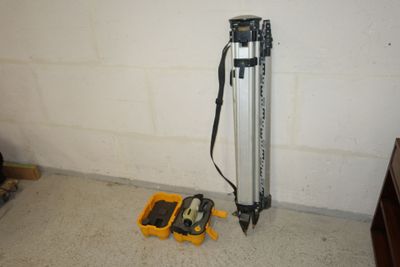 an image of a tripod with a tripod and a tool box