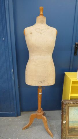 Buste de couturière Girard, à piètement tripode. Début du XXe siè...