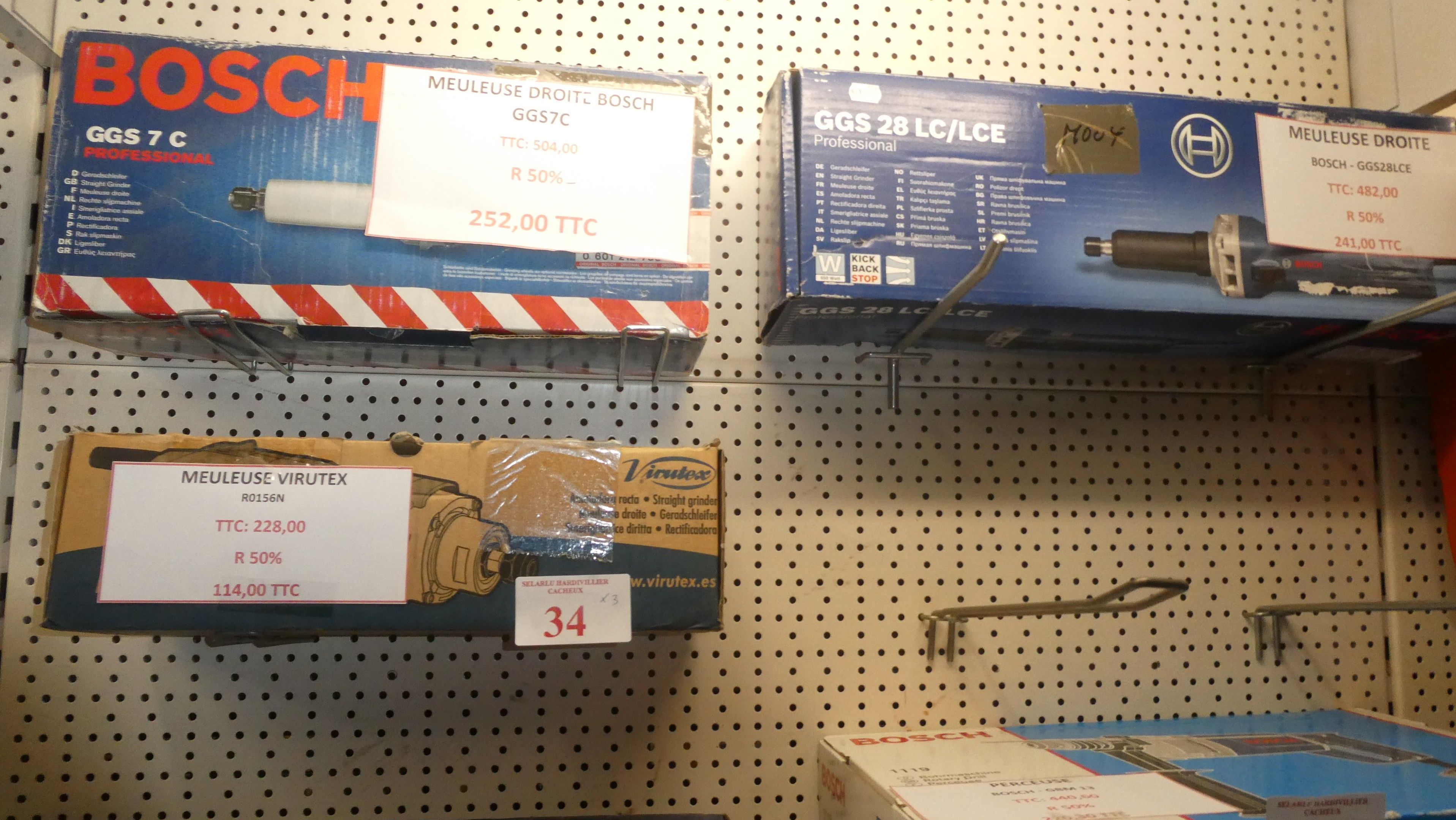 - 3 Meuleuses droite dont 2 de marque BOSCH et 1 VIRUTEX