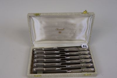 six paires de couverts dans un coffret muni d'une étiquette de prix