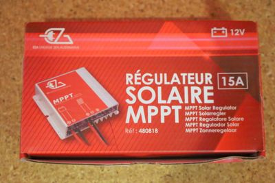 une image représentant une boîte rouge contenant un petit appareil électronique