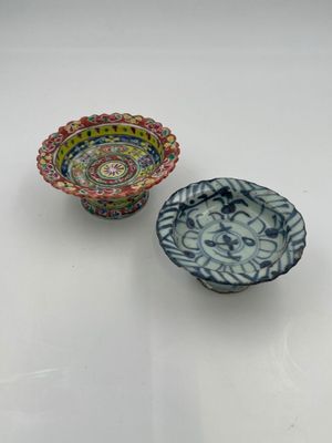 two small bowls sitting on top of a table next to each other