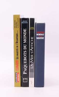 trois livres empilés les uns sur les autres