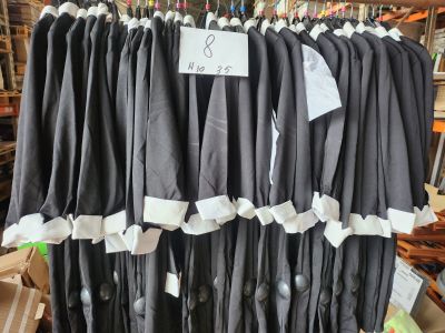 Lot de 35 robes noires, marque LA CITY , taille 40 avec col …