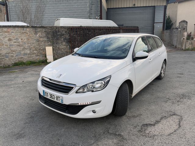 Véhicule particulier PEUGEOT 308 immatriculé EK-363-XT, 1ère mise...