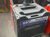 une image d'un chariot élévateur à fourche dans un entrepôt
