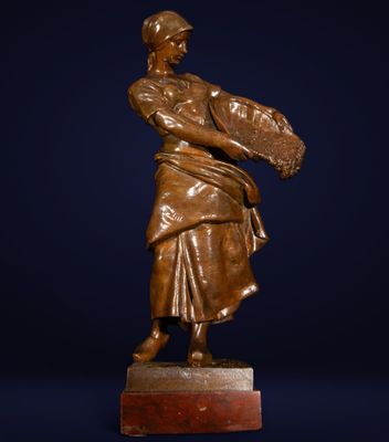 Femme italienne pêchant des coquillages en bronze, 19e siècl…
