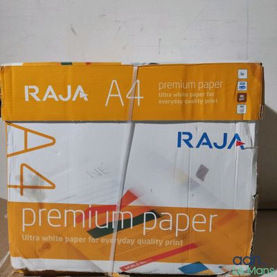 une image représentant une boîte de papier posée sur une table