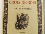un livre ouvert avec la photo d'un homme et d'une femme