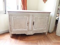 BUFFET BAS en bois naturel mouluré, sculpté et relaqué gris,… (photo 3)