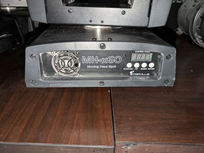 a camera that is sitting on top of a table