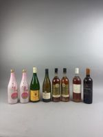 8 bouteilles, comprenant :