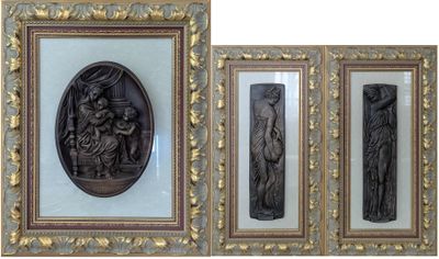 trois images encadrées représentant une femme et un enfant dans un vase