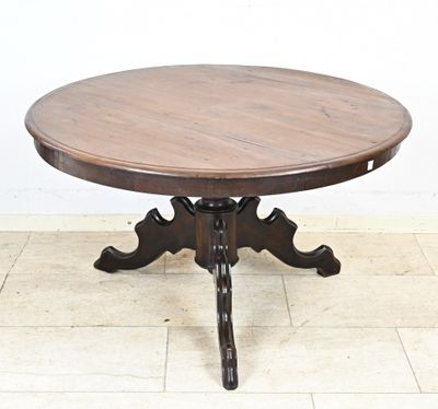une image d'une table ronde avec un plateau en bois