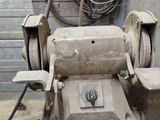 a machine that is sitting on a table in a room