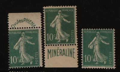 quatre timbres représentant une femme sur un fond noir