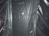 deux morceaux de plastique emballés l'un sur l'autre