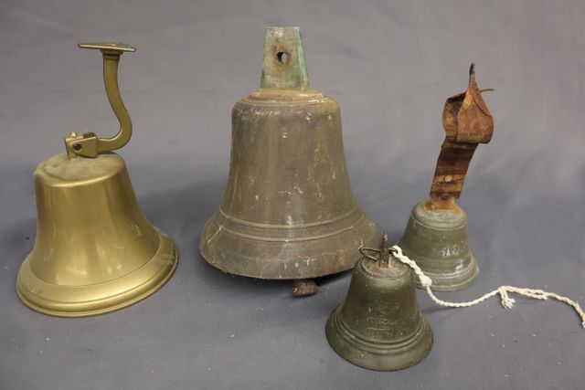 Ensemble de 4 cloches 