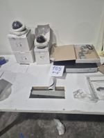 Lot comprenant 3 caméras de vidéosurveillance dôme, dont 2 m…