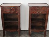 paire de tables de chevet françaises anciennes avec dessus en marbre