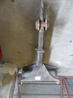a metal object that is sitting on the floor