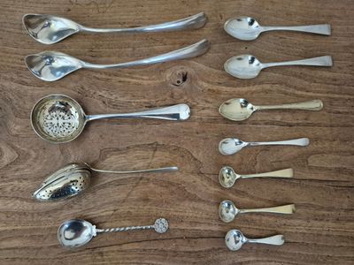 a lot of spoons and spoon spoons on the table