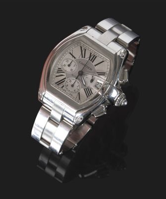 une image représentant une montre-bracelet argentée avec des chiffres romains sur un fond noir