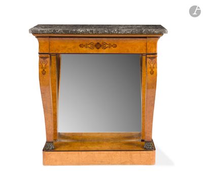 une image représentant un miroir en bois avec un dessus en marbre, posé sur un pied