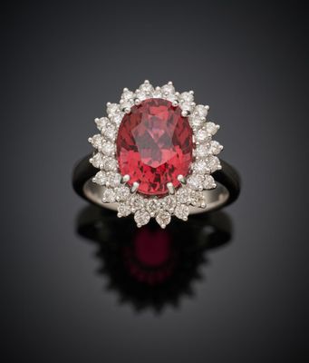 Bague ovale en rubis et diamants