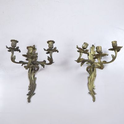 paire d'appliques murales anciennes en laiton avec fleurs et feuilles