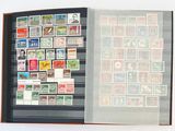 un livre avec beaucoup de timbres