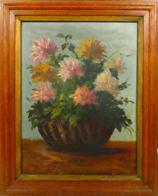 Ecole du XXe siècle. Nature morte au vase de dahlias.