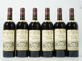 six bouteilles de vin sont alignées dans une rangée