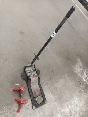 deux outils qui traînent par terre