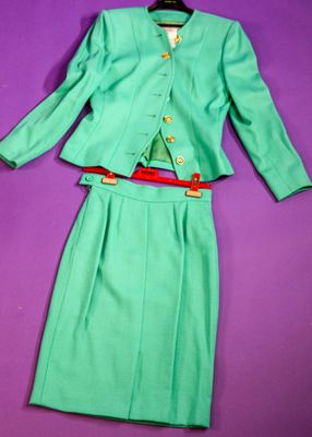 YVES SAINT LAURENT Variation Tailleur jupe en coton vert d'e… - Photo 1