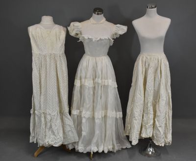 Lot comprenant une ROBE, une JUPE et une SOUS-ROBE bustier e… - Photo 1