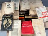 beaucoup de livres sur la table ensemble sur la table