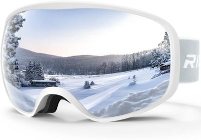 des lunettes de ski avec, en arrière-plan, l'image d'une station de ski