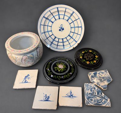 many plates and bowls that are sitting on a table