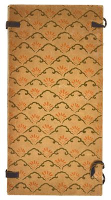 un tapis marron et vert avec un motif dessus