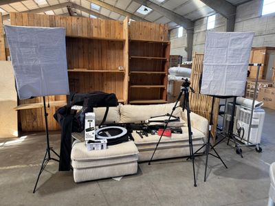 Petit lot de matériel photo et sono comprenant 2 lampes photos paraplu - Photo 1