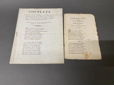 un vieux livre dont quelques pages dépassent, posé sur une table