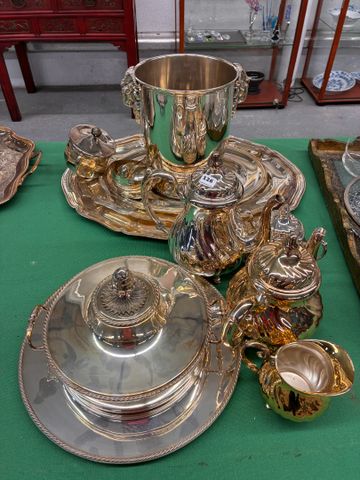 Métal argenté : 3 plats, seau à champagne, 4 pièces de forme, bol...