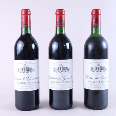 trois bouteilles de vin posées l'une à côté de l'autre sur une table