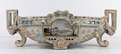un bol décoratif orné d'une illustration représentant un bateau