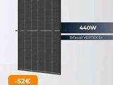 un gros plan d'un panneau solaire sur fond blanc