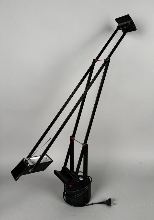 Une lampes ARTEMIDE Tizio 35